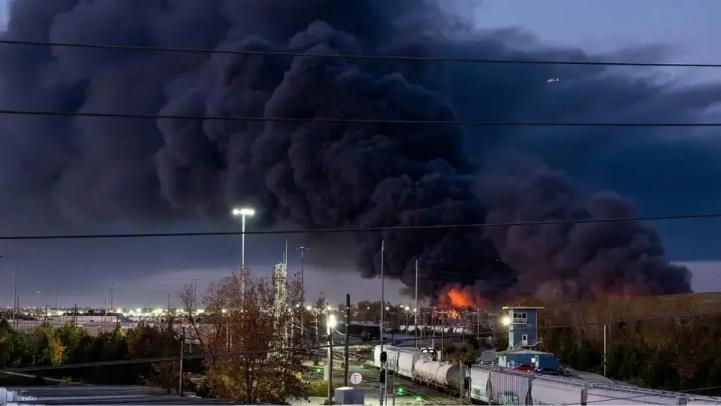 Máy bay chở hàng rơi và bốc cháy dữ dội tại Kentucky